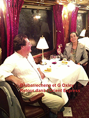 Diana Ubarrechena dos Ã  dos avec Roselyne Bachelot, prÃ©serntatrice vedette de la chaine D8, dans l'Orient Express